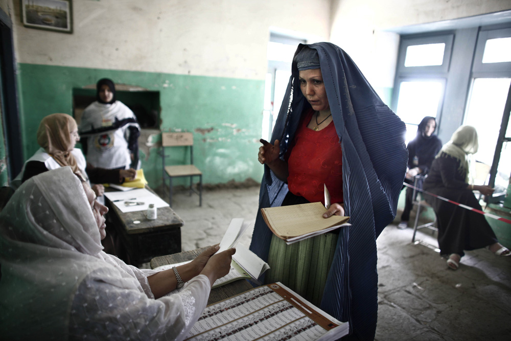 ELECTIONS PRESIDENTIELLES AFGHANES: VOTE DU 1ER TOUR A KABOUL.