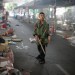 CRISE EN THAILANDE (SUITE): INTERVENTION ET EVACUATION, DANS LA VIOLENCE, DU CAMP DES CHEMISES ROUGES PAR LES FORCES ARMEES THAILANDAISES. thumbnail