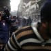 AFFRONTEMENTS ENTRE LES PARTISANTS DU PRESIDENT EGYPTIEN MOUBARAK ET LES MANIFESTANTS QUI OCCUPAIENT LA PLACE TAHRIR. thumbnail