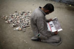 VIE QUOTIDIENNE SUR LES BARRICADES DE LA PLACE TAHRIR, AU CAIRE. thumbnail