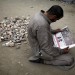 VIE QUOTIDIENNE SUR LES BARRICADES DE LA PLACE TAHRIR, AU CAIRE. thumbnail