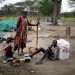 REFUGIES AYANT FUI LES COMBATS ENTRE L'ARMEE DU NORD ET CELLE DU SUD SOUDAN, INSTALLES SOUS DES ARBRES DEPUIS LE 20 MAI, AU SUD DE LA REGION D'ABYEI. thumbnail