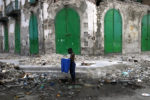 VIE QUOTIDIENNE A PORT-AU-PRINCE, 2 MOIS APRES LE SEISME DU 12 JANVIER 2010. thumbnail
