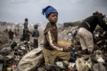 ACTION DE L'ASA, SOUTENUE PAR LA FONDATION RAOUL FOLLEREAU, POUR LA REINSERTION DE FAMILLES VENANT DE BIDONVILLES DANS LES CAMPAGNES. thumbnail