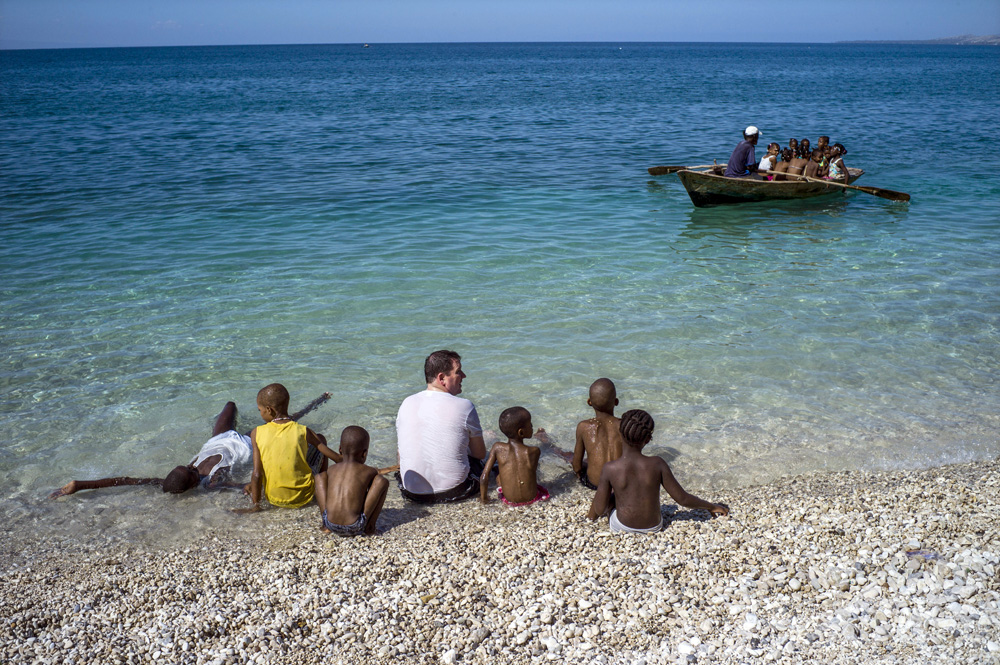 IN THE NAME OF HAITI: LE TOURISME HUMANITAIRE AU NOM DE DIEU