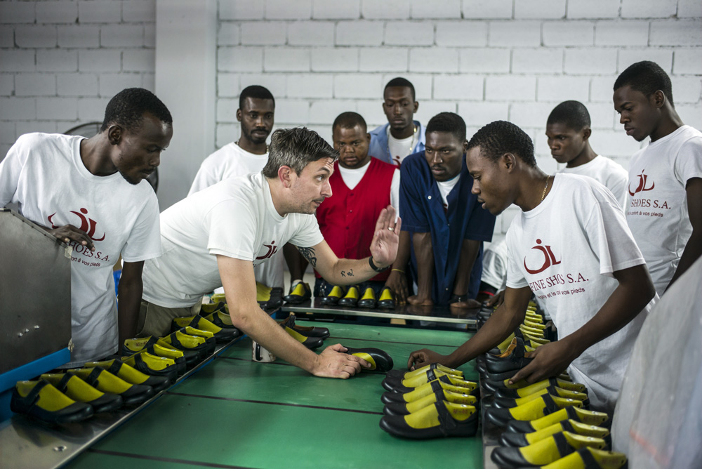 L'USINE DE CORDONNERE JL FINE SHOES, A PORT-AU-PRINCE.