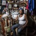 PORTRAITS DE VENDEURS AU MARCHE EN FER, PORT-AU-PRINCE. thumbnail