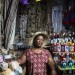 PORTRAITS DE VENDEURS AU MARCHE EN FER, PORT-AU-PRINCE. thumbnail