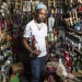 PORTRAITS DE VENDEURS AU MARCHE EN FER, PORT-AU-PRINCE. thumbnail