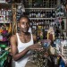 PORTRAITS DE VENDEURS AU MARCHE EN FER, PORT-AU-PRINCE. thumbnail