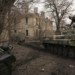 UN VILLAGE SUR LA LIGNE DE FRONT UKRAINIENNE. thumbnail