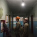UN VILLAGE SUR LA LIGNE DE FRONT UKRAINIENNE. thumbnail