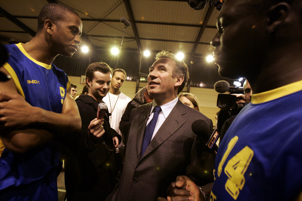 Francois Bayrou, candidat UDF a la presidentielle 2007, en deplacement a Mantes la Jolie