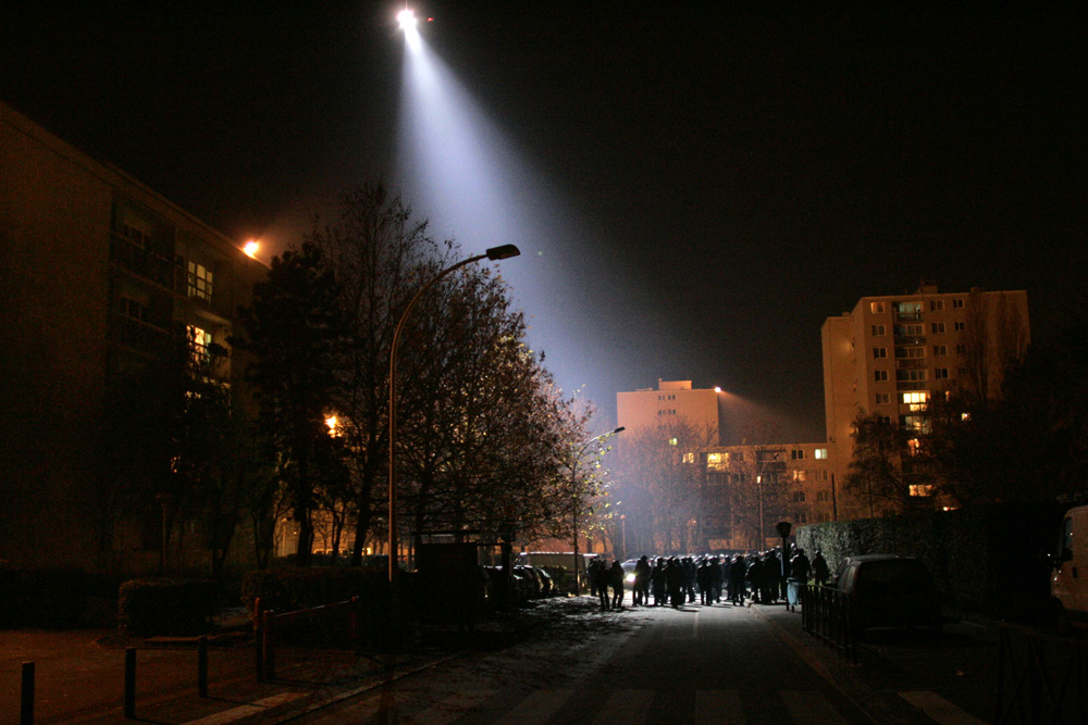 3EME NUIT DE TENSIONS A VILLIERS LE BEL. 3EME NUIT DE TENSIONS A VILLIERS LE BEL. RONDE D'UN HELICOPTERE DE SURVEILLANCE.