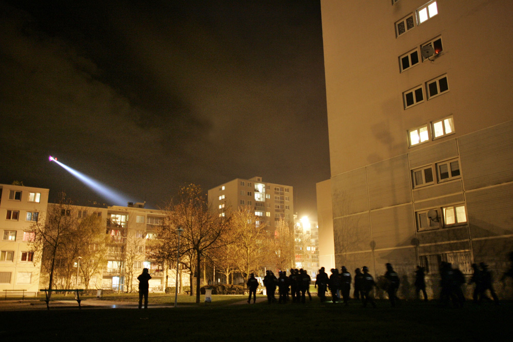 4EME NUIT A VILLIERS-LE-BEL. LA POLICE EFFECTUE DES PATROUILLES DE SURVEILLANCE DANS LA CITE.