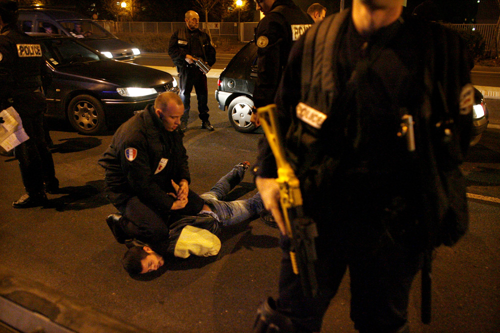 4EME NUIT A VILLIERS-LE-BEL. LA POLICE EFFECTUE DES PATROUILLES DE SURVEILLANCE DANS LA CITE.