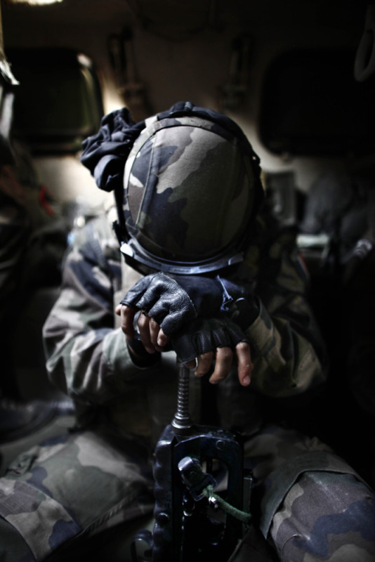 PATROUILLE DE LA SECTION D'INFANTERIE DU 2EME REGIMENT ETRANGER D'INFANTERIE (REI-LEGION ETRANGERE) DANS LE NORD DE LA SHAMALI AFIN DE PRENDRE CONTACT AVEC LA POPULATION ET S'INFORMER DU BON DEROULEMENT LORS DU VOTE POUR LA PRESIDENTIELLE.