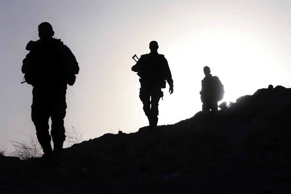 PATROUILLE AVEC LE 8EME RPIMA EN SUROBI (FOB DE TORA)