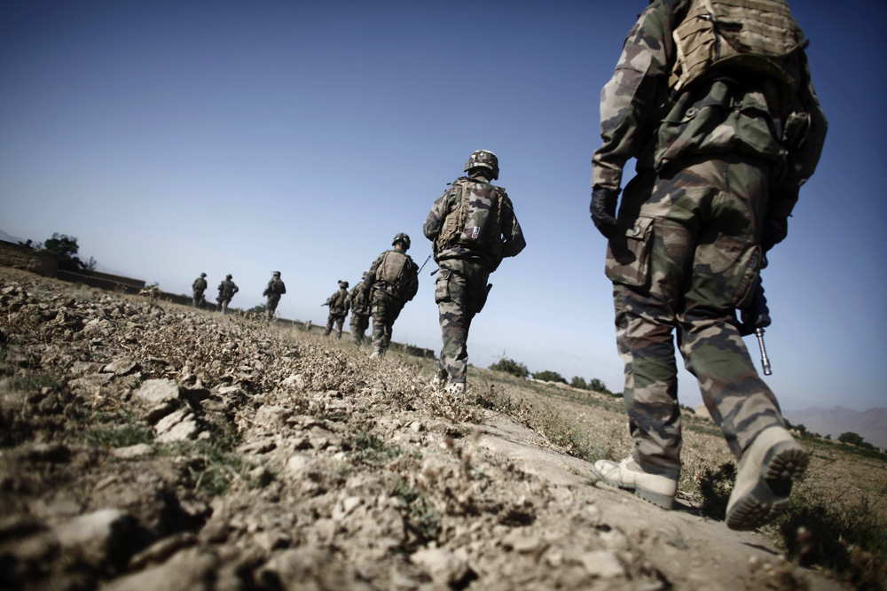 PATROUILLE DE LA SECTION D'INFANTERIE DU 2EME REGIMENT ETRANGER D'INFANTERIE (REI-LEGION ETRANGERE) DANS LE NORD DE LA SHAMALI AFIN DE PRENDRE CONTACT AVEC LA POPULATION ET S'INFORMER DU BON DEROULEMENT LORS DU VOTE POUR LA PRESIDENTIELLE.