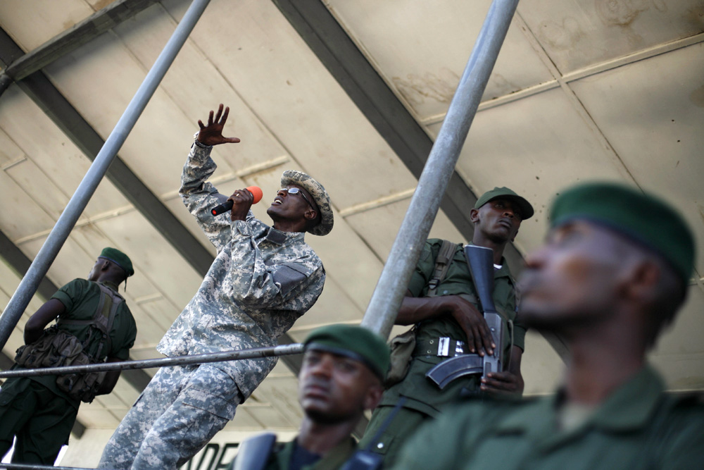 MEETING DU CHEF DES REBELLES, LE GENERAL LAURENT NKUNDA, DANS LE STADE DE RUSHURU, REGION DU NORD-KIVU.