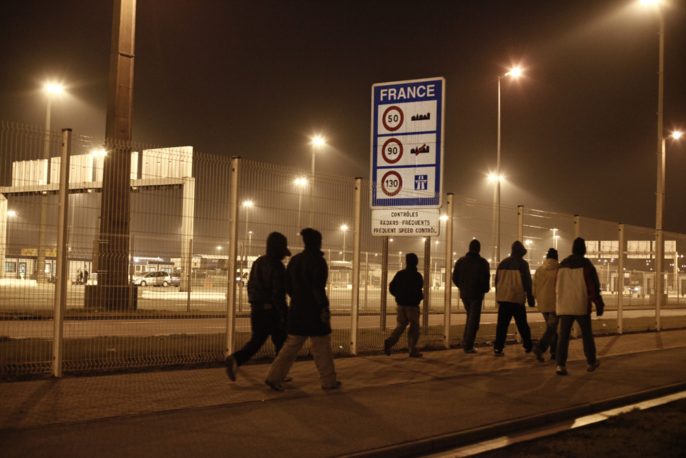 LES MIGRANTS DE CALAIS. (Extrait du Reportage)