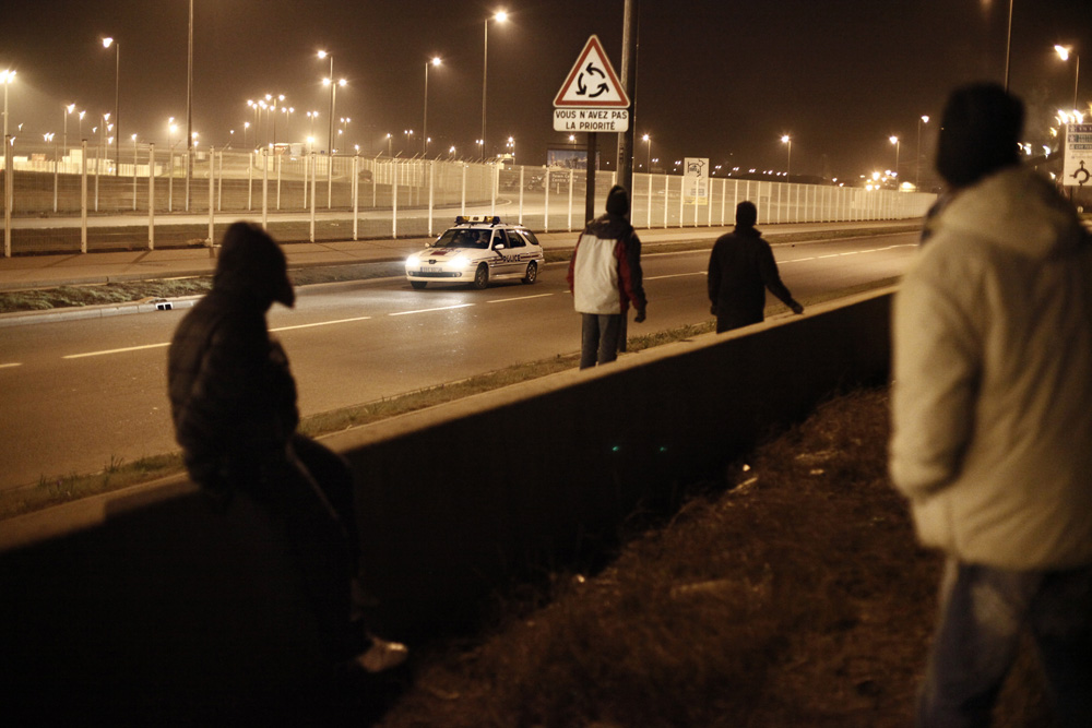 LES MIGRANTS DE CALAIS. (Extrait du Reportage)