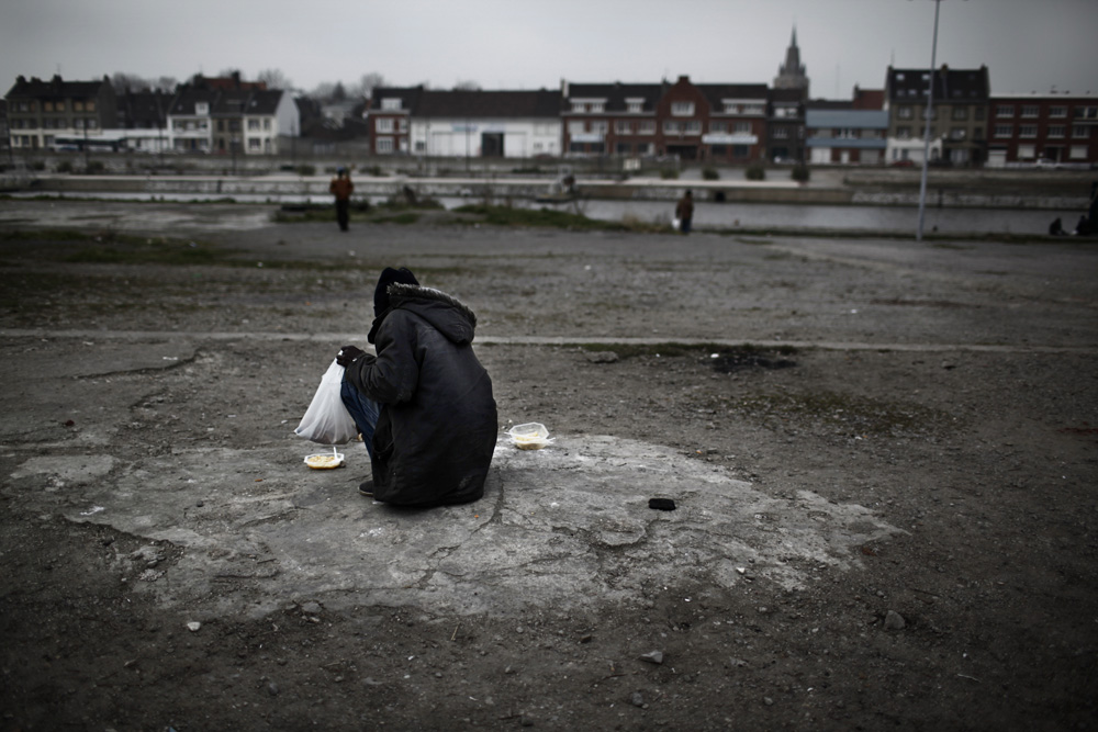 LES MIGRANTS DE CALAIS. (Extrait du Reportage)