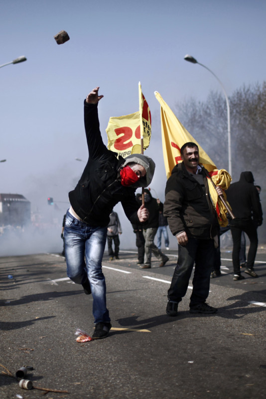 MANIFESTATION LORS DU CONTRE-SOMMET DE L'OTAN A STRASBOURG.