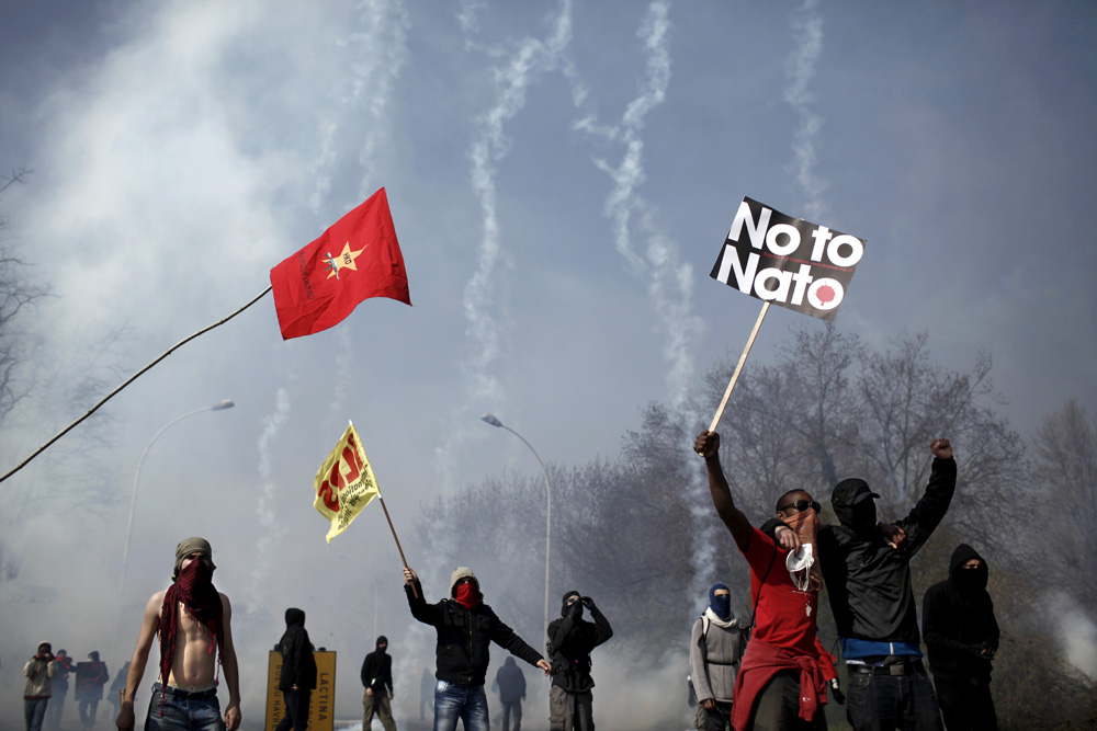 MANIFESTATION LORS DU CONTRE-SOMMET DE L'OTAN A STRASBOURG.