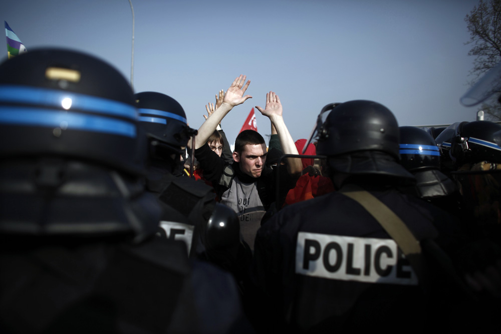 MANIFESTATION LORS DU CONTRE-SOMMET DE L'OTAN A STRASBOURG.