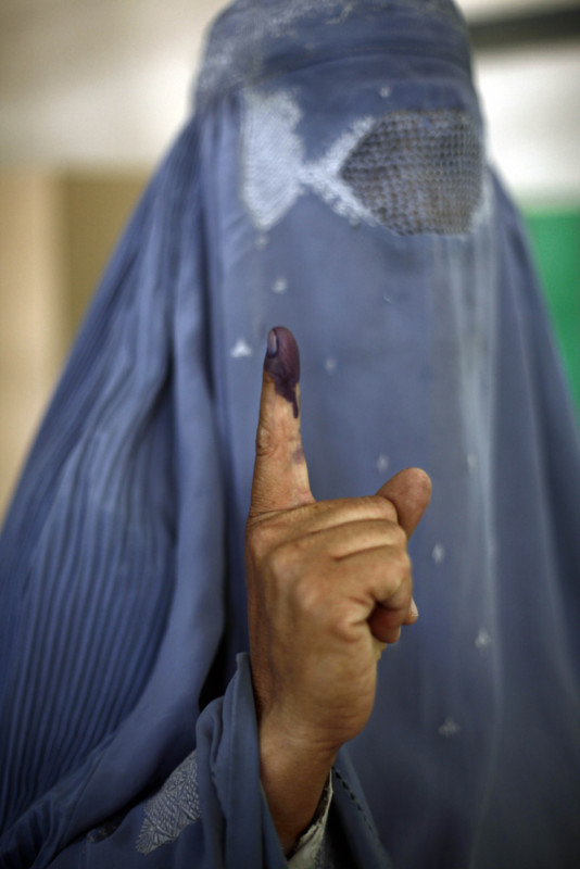 ELECTIONS PRESIDENTIELLES AFGHANES: VOTE DU 1ER TOUR A KABOUL.