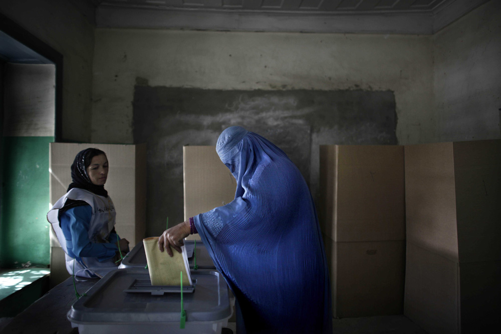 ELECTIONS PRESIDENTIELLES AFGHANES: VOTE DU 1ER TOUR A KABOUL.