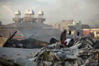 SEISME EN HAITI. PILLAGE DE COMMERCES DANS LA CAPITALE DE PORT-AU-PRINCE. thumbnail