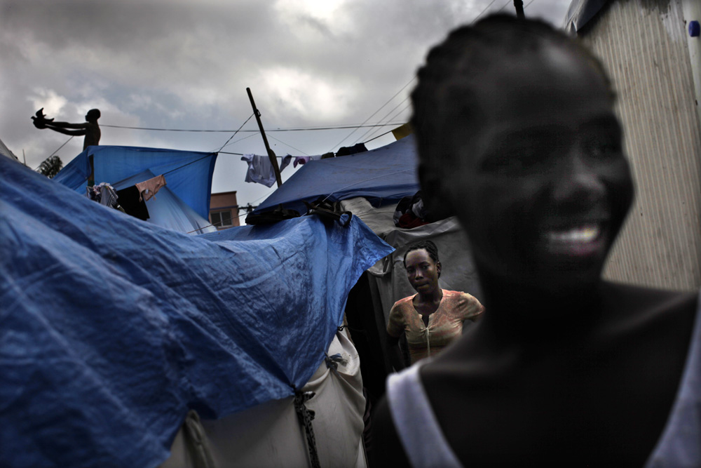 VIE QUOTIDIENNE A PORT-AU-PRINCE, 2 MOIS APRES LE SEISME DU 12 JANVIER 2010.