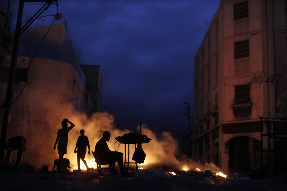 VIE QUOTIDIENNE A PORT-AU-PRINCE, 2 MOIS APRES LE SEISME DU 12 JANVIER 2010.