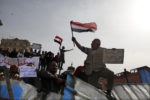 AFFRONTEMENTS ENTRE LES PARTISANTS DU PRESIDENT EGYPTIEN MOUBARAK ET LES MANIFESTANTS QUI OCCUPAIENT LA PLACE TAHRIR. thumbnail