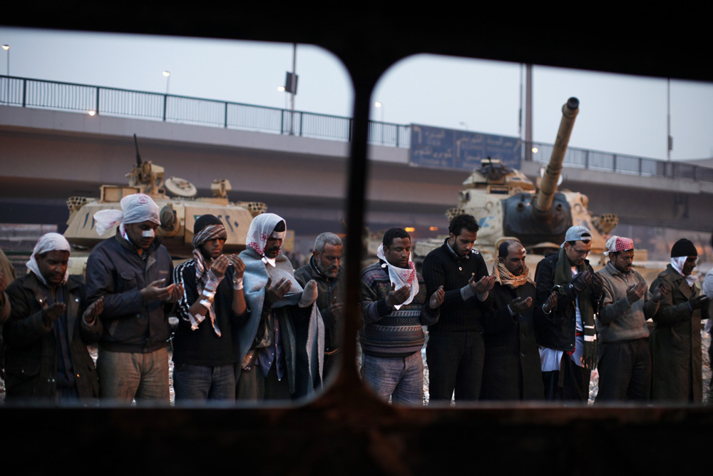 VIE QUOTIDIENNE SUR LES BARRICADES DE LA PLACE TAHRIR, AU CAIRE.