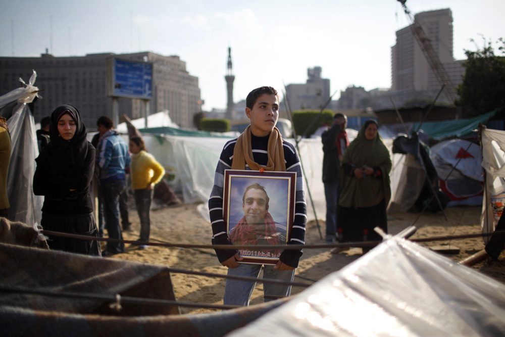 LES ANTI MOUBARAK CONTINUENT DE SE RASSEMBLER SUR LA PLACE TAHRIR, AU CAIRE.