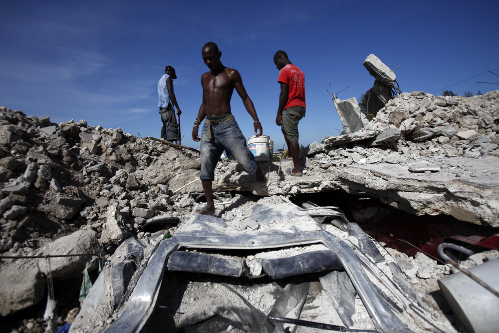 QUOTIDIEN DANS LES RUES DE PORT-AU-PRINCE, 10 MOIS APRES LE SEISME.