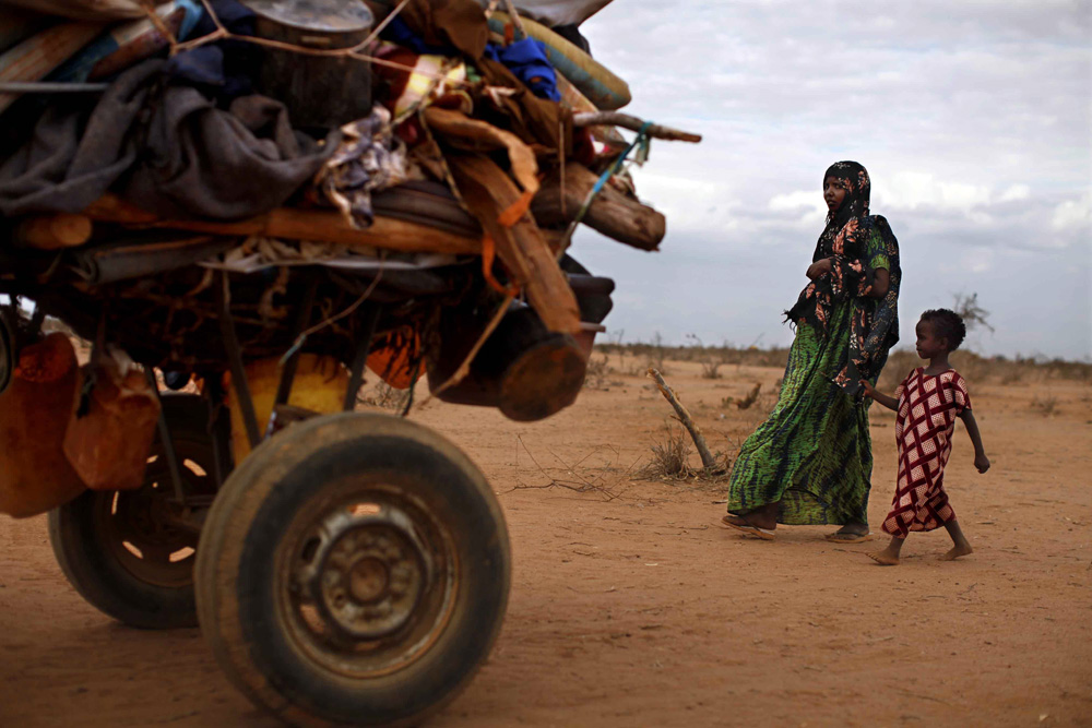 LE CAMP DE DADAAB, A L'EST DU KENYA, EST LE PLUS GRAND CAMP DE REFUGIES AU MONDE. LES SOMALIENS CONTINUENT DE FUIR LA GUERRE, LA SECHERESSE AINSI QUE LA FAMINE QUI SEVIT DANS TOUTE LA CORNE DE L'AFRIQUE.