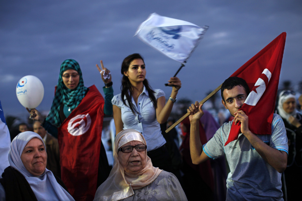 LE DERNIER MEETING POLITIQUE DU PARTI ISLAMIQUE ENNAHDHA A TUNIS, DEUX JOURS AVANT LES ELECTIONS DE   L 'ASSEMBLEE CONSTITUANTE.