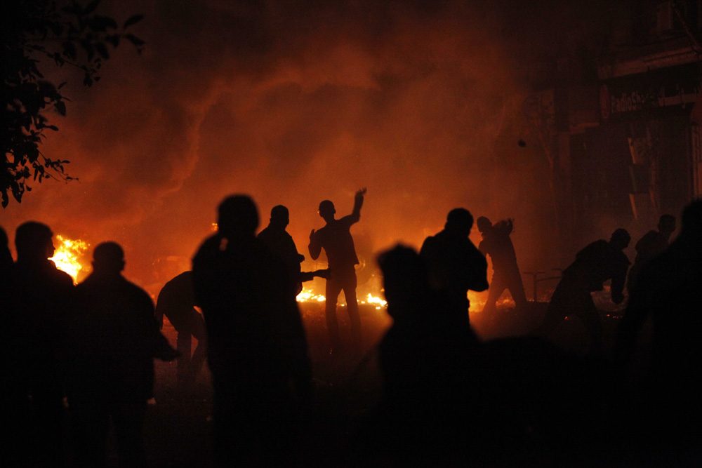 AFFRONTEMENTS SUR LA PLACE TAHRIR ENTRE LES FORCES DE L'ORDRE ET LES REVOLUTIONNAIRES DEMANDANT QUE L'ARMEE CEDE LE POUVOIR.