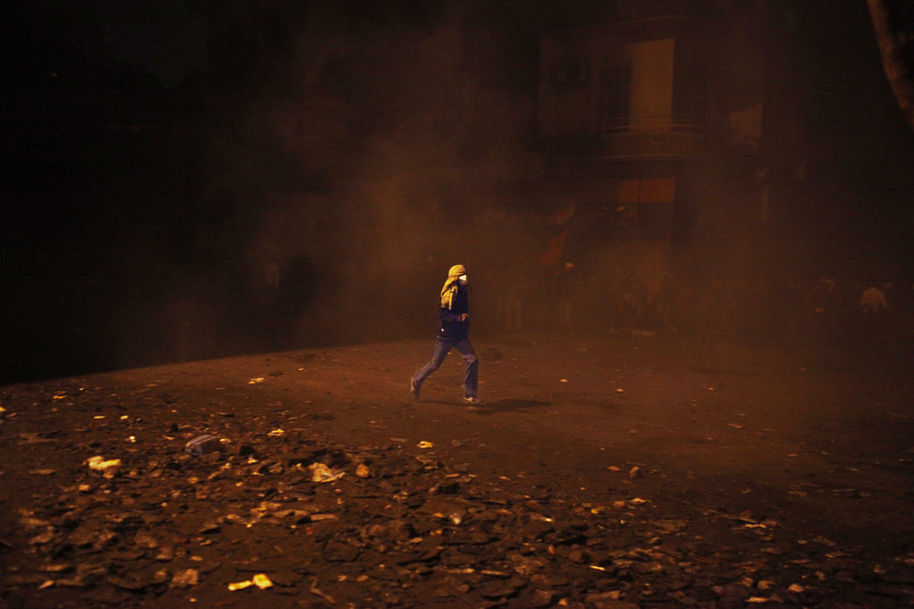 AFFRONTEMENTS SUR LA PLACE TAHRIR ENTRE LES MILITAIRES ET LES REVOLUTIONNAIRES DEMANDANT QUE L'ARMEE CEDE LE POUVOIR.