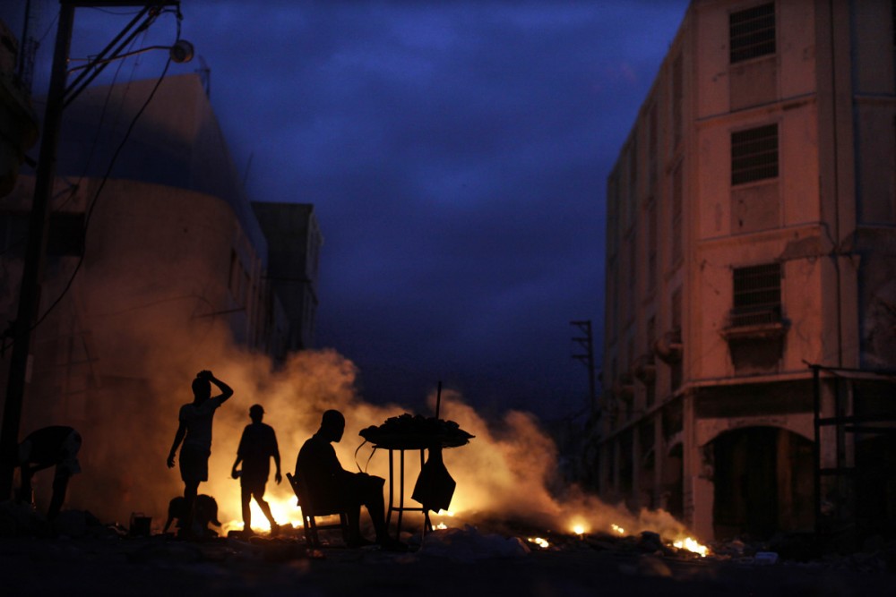 VIE QUOTIDIENNE A PORT-AU-PRINCE, 2 MOIS APRES LE SEISME DU 12 JANVIER 2010.