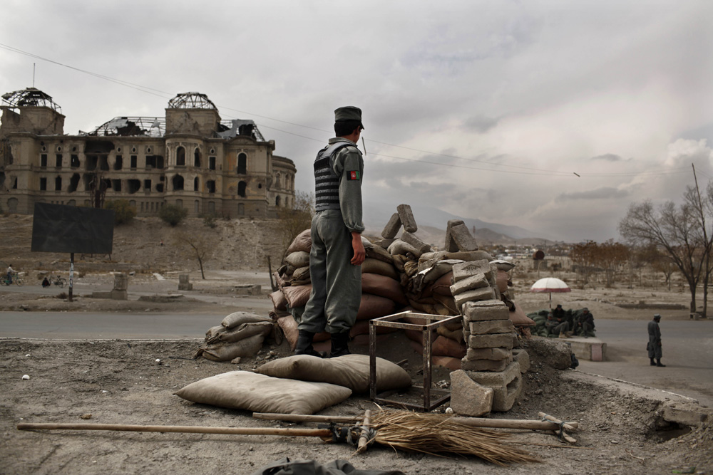 LA POLICE AFGHANE, EN POSTE A KABOUL.