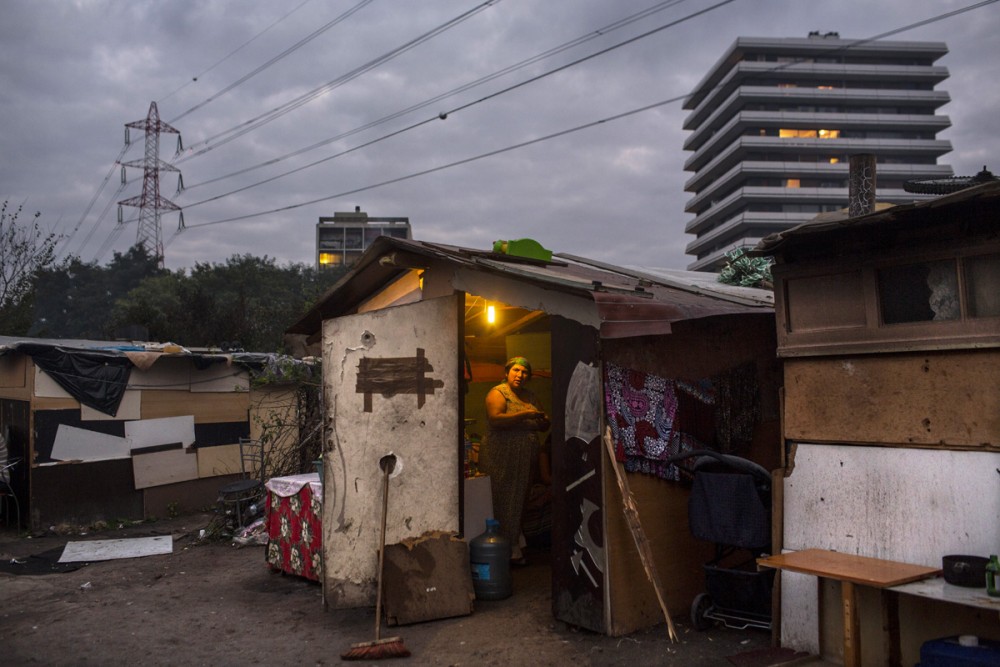 REPORTAGE DANS LE CAMPS DE ROMS DE SARCELLES, MENACE D'EXPULSION