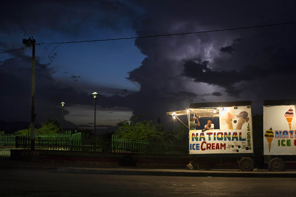 ORAGE SUR PORT-AU-PRINCE.