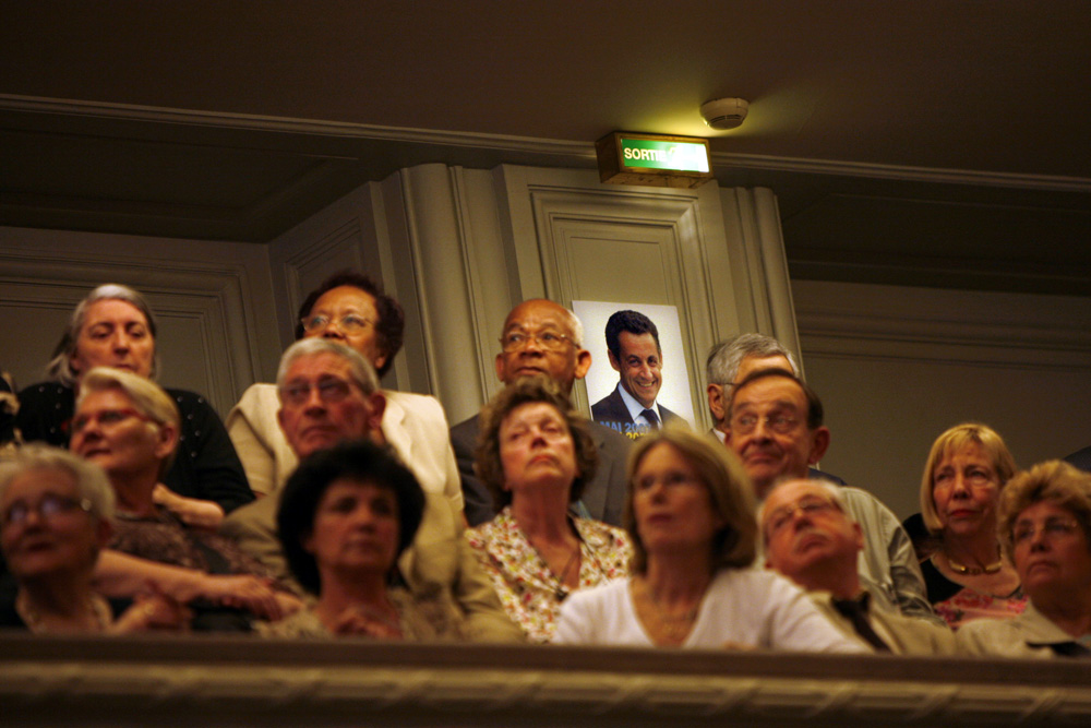 POUR CELEBRER LES UN AN DE L'ACCESSION DU PRESIDENT DE LA REPUBLIQUE AU POUVOIR, L'UMP ORGANISAIT UNE SOIREE POUR LES NOUVEAUX ADHERENTS, AUTOUR DES MINISTRES DU GOUVERNEMENT.