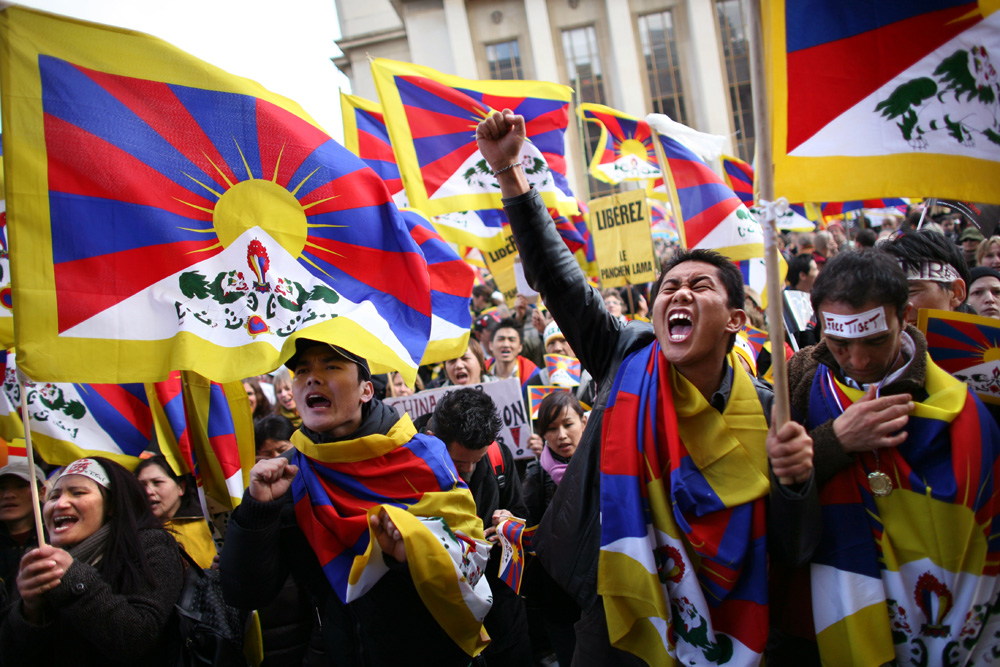 RASSEMBLEMENT SUR LE PARVIS DU TROCADERO CONTRE LA REPRESSION CHINOISE AU TIBET, A L'OCCASION DU PASSAGE DE LA FLAMME OLYMPIQUE A PARIS.