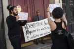 MANIFESTATION DEVANT L'AMBASSADE DE TUNISIE A PARIS POUR DENONCER L'ARRESTATION DU BLOGUEUR AZYZ AMAMI. thumbnail